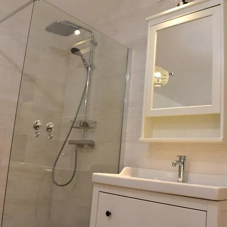 In Trendy Area Apartman Prága