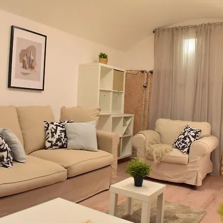 In Trendy Area Apartman