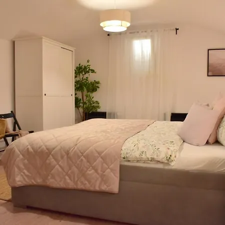 Apartman In Trendy Area *