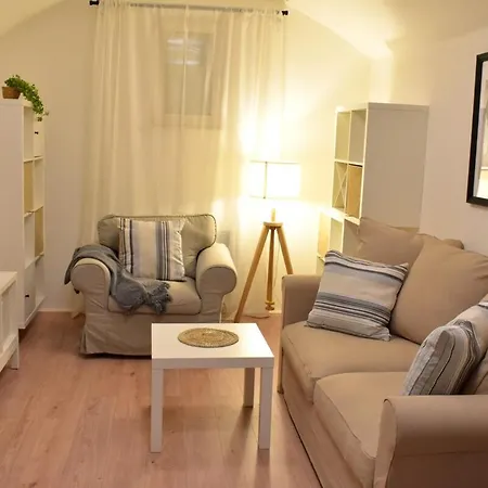 In Trendy Area Apartman *