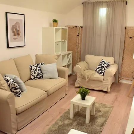 Apartman In Trendy Area