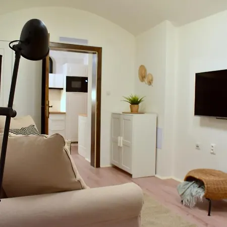 Apartman In Trendy Area