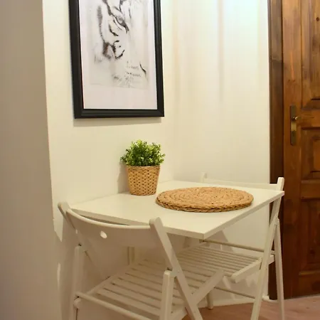 In Trendy Area Apartman *