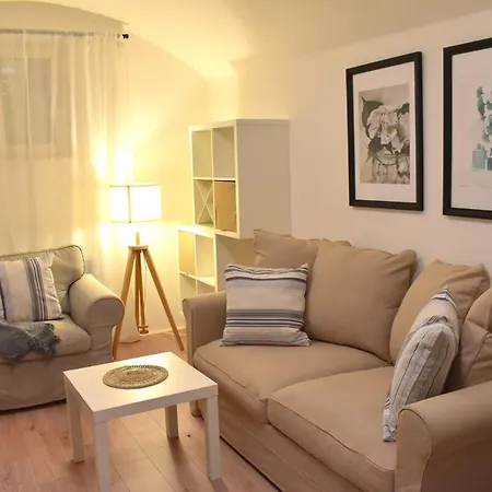 In Trendy Area Apartman *