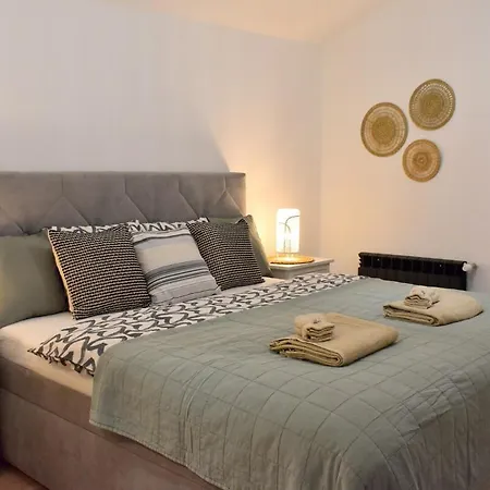 In Trendy Area Apartman Prága